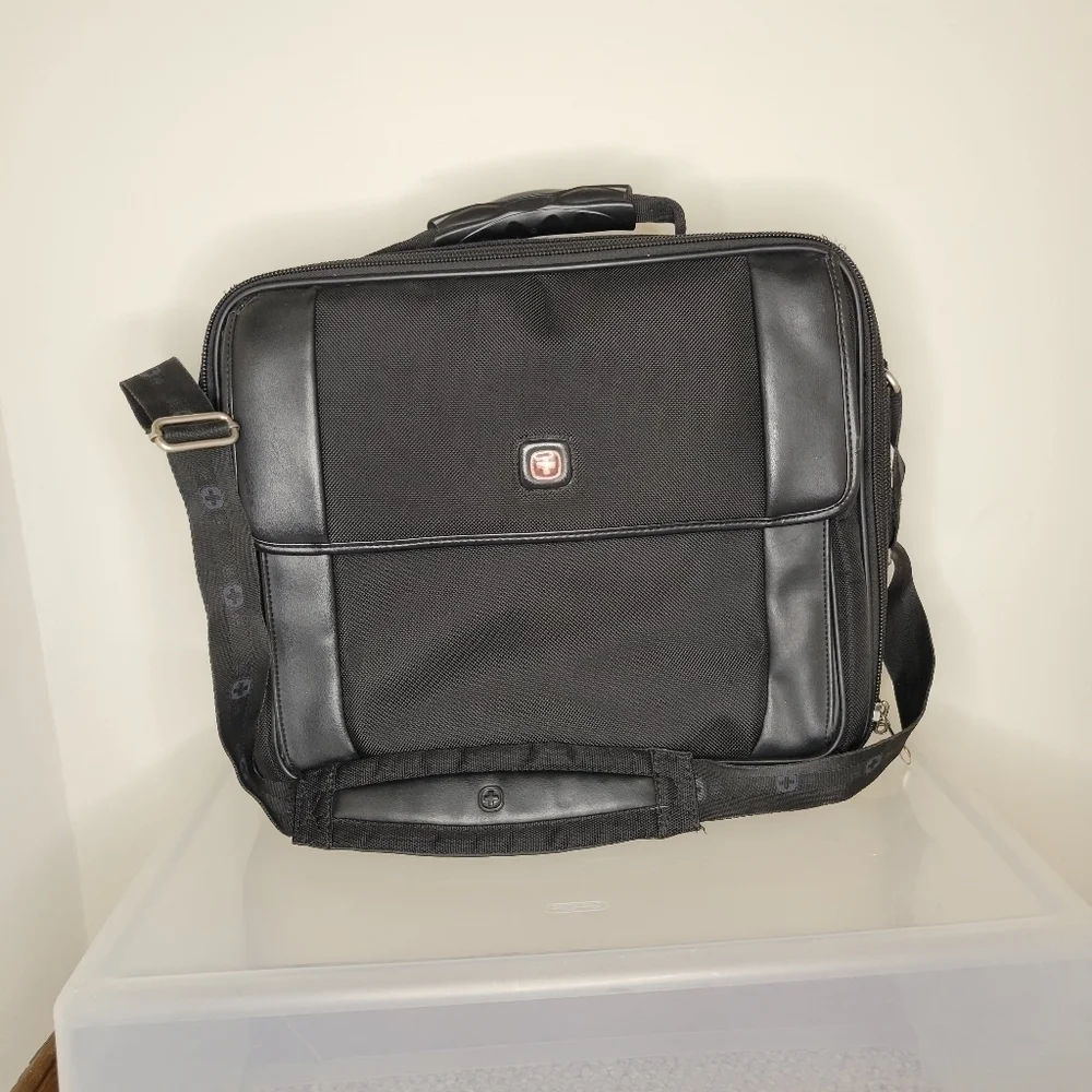 𝅺SWISSGEAR Laptop Bag - Great Condition